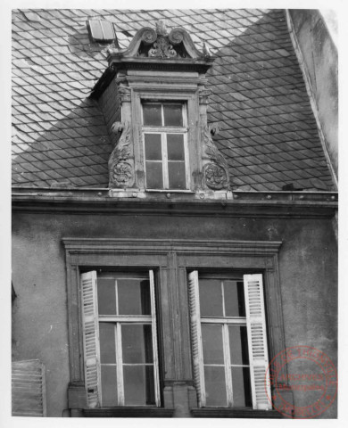 Cour du Château, combles et fenêtre du tribunal (rennaissance tardive) - Thionville