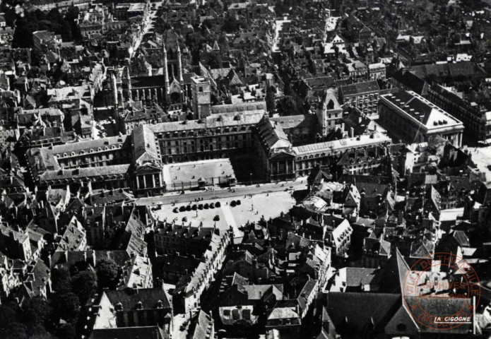 Dijon (Côte d'Or) - Palais des Ducs de Bourgogne et le Théâtre