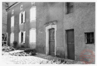 Maison située à Puttelange-lès-Thionville, à proximité de l'église. Lieu exact non identifié. Linteau de porte daté 1741