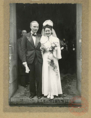 Mariés à la sortie de léglise