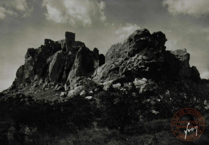 LES BAUX, Ruines du Château Féodal démoli sous Louis XI en 1483