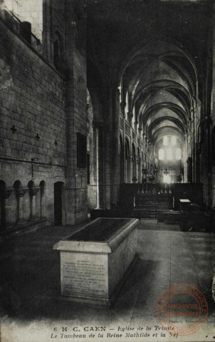 CAEN - Eglise de la Trinité - Le Tombeau de la Mathilde et la Nef