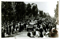 L'armée Leclerc acclamée entre dans Paris