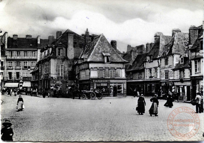 QUIMPER - Vieilles maisons de la place Terre-au-Duc