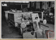 Wagon poche à fonte. Tôles percés suite de bombardement.