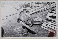 Pont roulant. Autre exemple d'usure extrême des jantes de galets de translation.