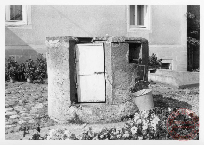 Puits situé à Roussy-le-Village. Lieu exact non déterminé