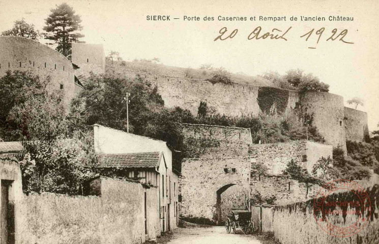 Sierck - Porte des Casernes et Rempart de l'ancien Château