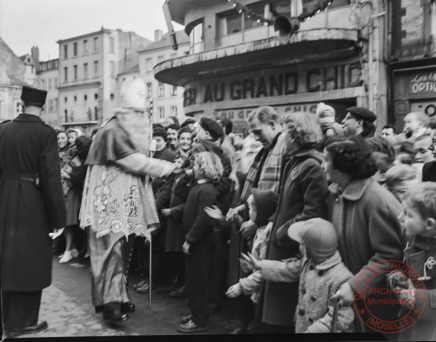 [Saint-Nicolas, défilé, fanfare écossaise]