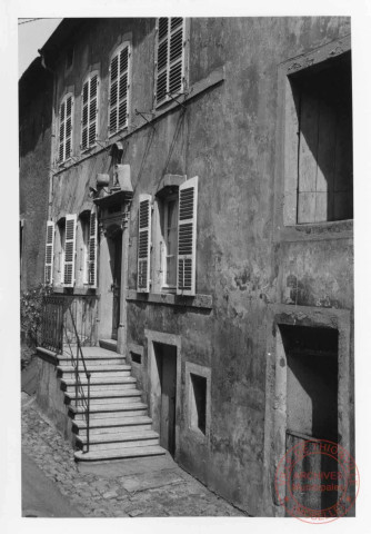 41 rue du Fort à Rodemack. Niche avec statuette de Saint-Nicolas. 1734