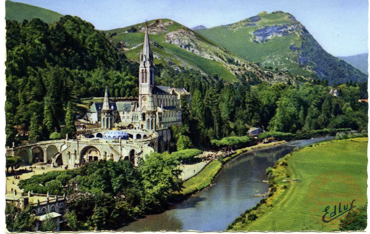 Lourdes - La Basilique et le Gave