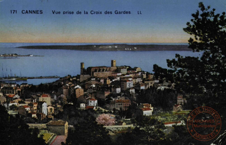 Vue prise de la Croix des Gardes