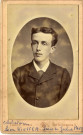 [Portrait de Léon Kieffer, frère de Marie Alexandrine Julie Kieffer, épouse d'Ernest Martha, dans les années 1890]