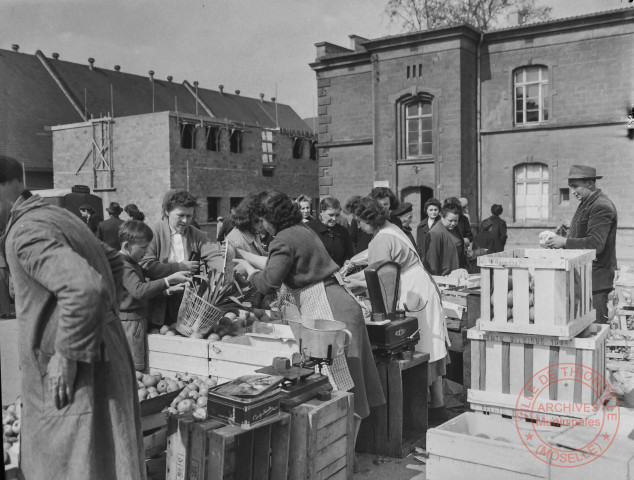 [Marché de Thionville sur l'actuelle place Turenne]