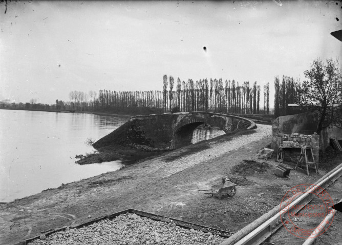 [Quai de chargement sur la Moselle, quartier beauregard]