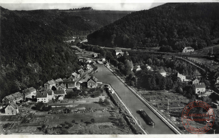 Vue aérienne de la vallée de la Zorn à hauteur de Lutzelbourg]