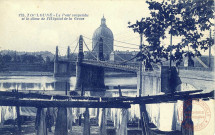 Toulouse. Le Pont suspendu et le Dôme de l'Hôpital de la Grave.