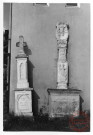 Ensemble de 2 calvaires situés contre l'ancienne salle des fêtes de Boust, rue Saint-Maximin - Calvaire 1830 (Sainte Catherine et Saint Hubert) et calvaire 1877
