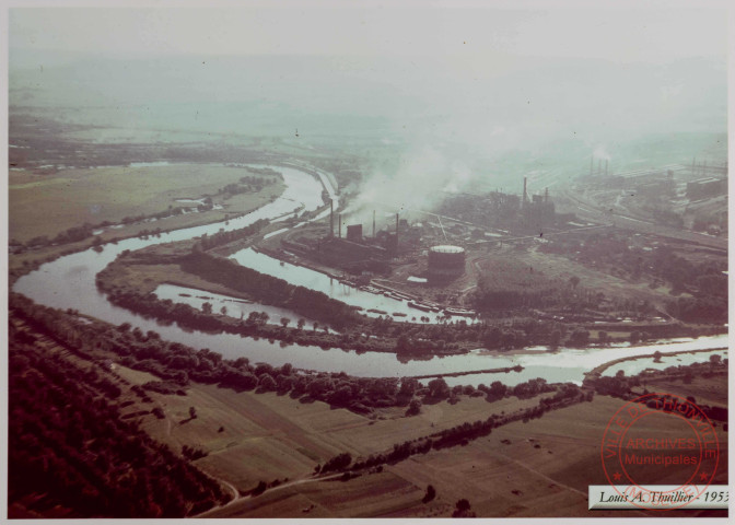 [Vue aérienne de l'usine de Thionville "Lorraine-Escaut", sur l'actuelle zone du port d'Illange]