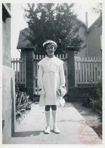 Portrait d'une jeune fille lors de sa communion