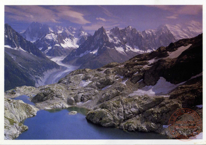 Chamonix (Haute-Savoie) - Le Lac Blanc - Au fond: la Mer de Glace, les Jorasses, les Aiguilles de Chamonix, le Mont-Blanc 4807m.