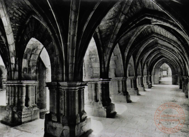 Le Cloître de l'Abbaye de Luxeuil-les-Bains (Haute-Saône)