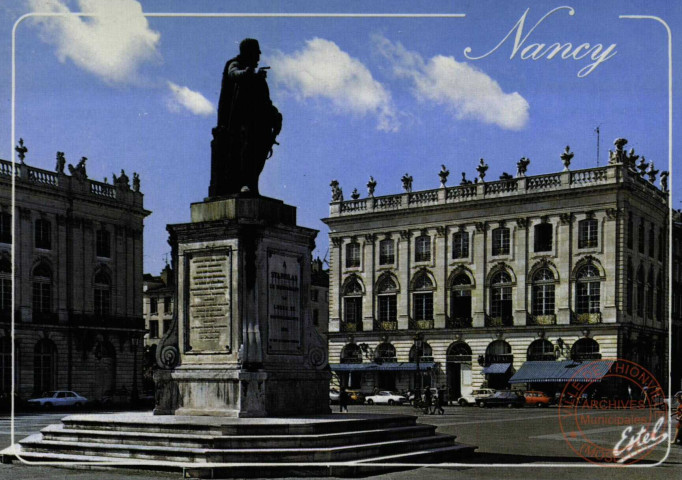 Nancy (Meurthe-et-Moselle) - La Place Stanislas et la statue de Stanislas Leczinsky. Ce bronze remplace, depuis la Restauration, une statue de Louis XV mieux proportionnée à la place mais détruite à la Révolution