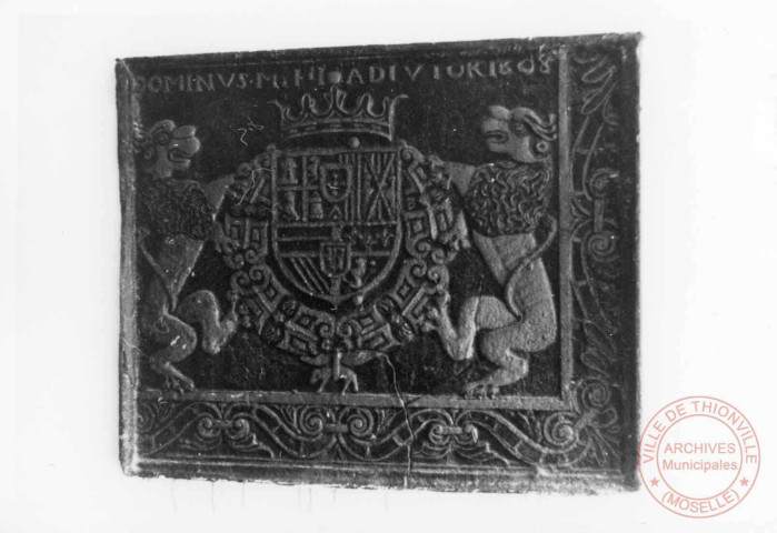 Plaque de fonte armoriée située à l'église paroissiale Saint-Rémy de Puttelange-lès-Thionville