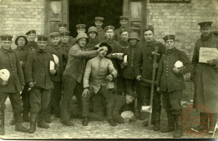 [2eme en partant de la droite RENE Wittersheim beau-père de M. LECOQ - Guerre de 1914-1918]