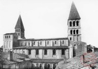 Tournus (71. Saône et Loire) - Eglise Saint-Philibert (Vue de la Cour du Cloitre)