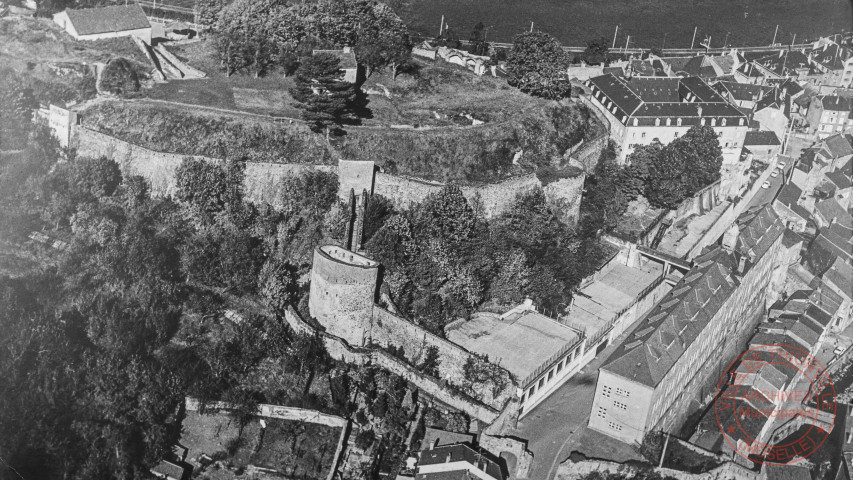 Vue aérienne du château fort de Sierck-lès-Bains