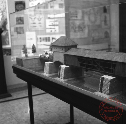 Exposition sur les fortifications à Thionville en 1970 par Georges Martig - Maquette du pont couvert