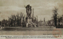 Reims (Marne) - Fontaine de la République et Environs après le bombardement des allemands