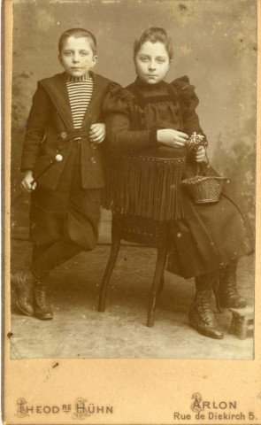 [Portrait de Louise et Charly Martha dans les années 1890]