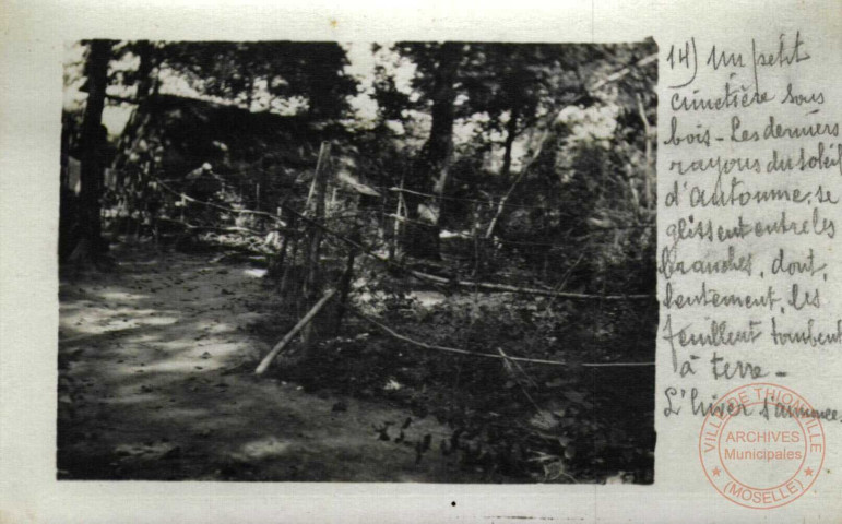 [Guerre de 1914 - Un petit Cimetière Militaire]