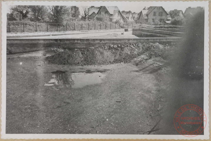 Bassins de décantation de l'aciérie.