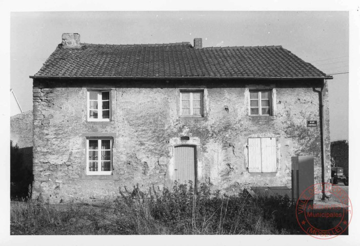 Maison située 1 rue Centrale à Roussy-le-Village
