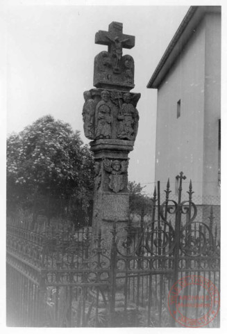 Bildstock situé à Kuntzig, près de l'ancienne gare (devant le 57 Grand Rue). Daté 1623, quatre personnages en relief sur l'édicule dont un sur chaque côté latéral et deux sur l'avant. Les personnages féminins latéraux sont difficilement identifiables. De face, Saint-Pierre et Saint Michel