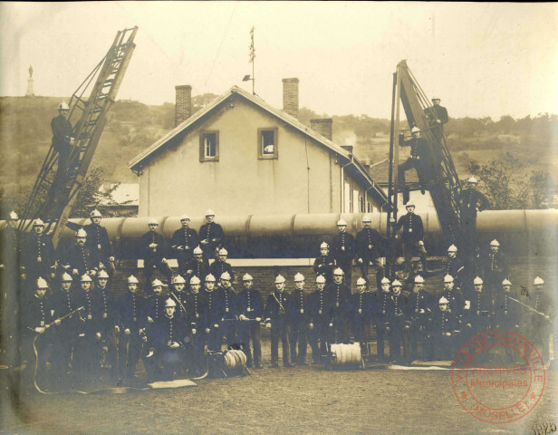 [Photographie des sapeurs pompiers de Hayange en 1925]