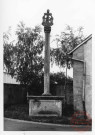 Calvaire daté 1820, situé à l'entrée du cimetière de Cattenom, 2 rue de la Fontaine