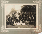 [Photo de groupe lors d'un mariage, famille Hilt à Puttelange-les-Thionville]