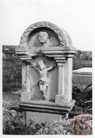 Pierre tombale de 1812 située au cimetière de Boust, 12 rue Chemin d'Usselskirch