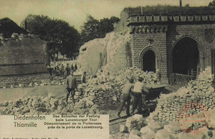 Diedenhofen = Thionville : Das Schleifen der festung beim Luxemburger Thor = Démantèlement de la forteresse près de la porte du Luxembourg