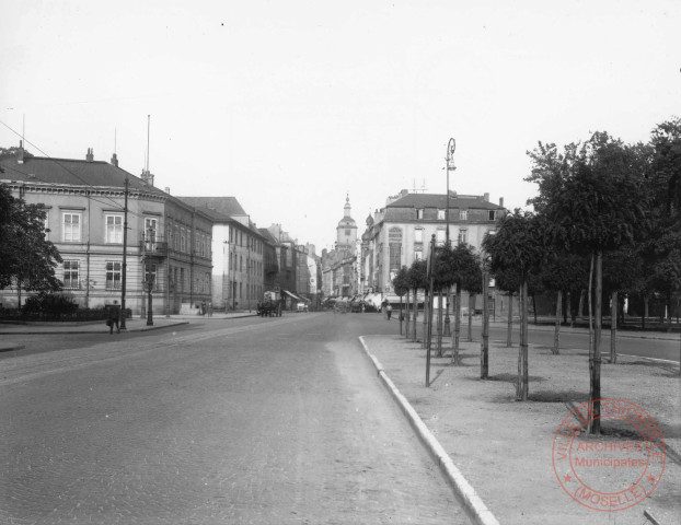 Bureau de garnison, place de la République, rue de Paris