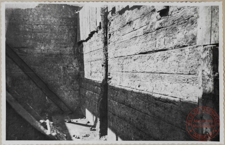 Anciens accumulateurs à minerai. Exemple du mauvais état des parois, dû au manque d'entretien.