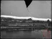 [Le chemin de halage devant le quai Marchal. Les thionvilloises allaient laver le linge dans la Moselle, il n'y avait pas d'eau courante dans toutes les maisons]