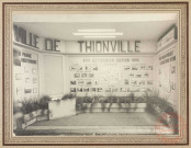 [Foire exposition de Thionville du 01 au 21 septembre 1948 - Exposition sur la ville de son passé historique, son extension depuis 1918 et son grand projet d'adduction d'eau]