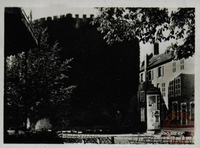 Thionville - La Tour aux puces , vue des Promenades