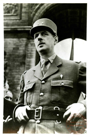 le général de GAULLE à l'Arc de Triomphe