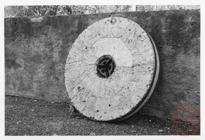 Meule moulin de Basse-Parthe (commune de Boust)